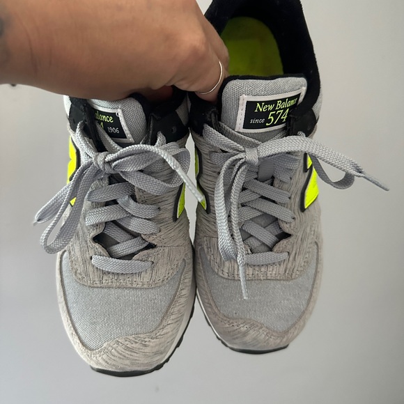 NEW BALANCE  574 gray and green women size 6.5 - Picture 3 of 8